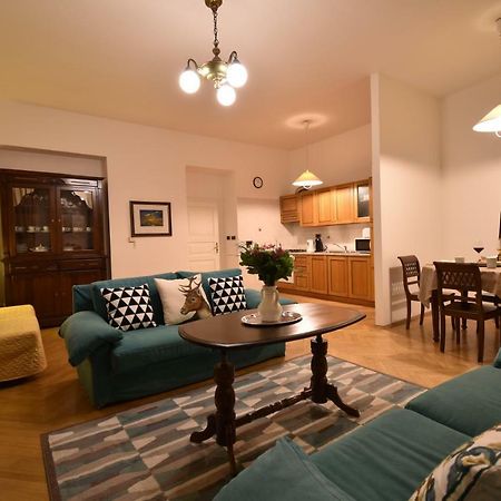 Cozy Flat By The Astronomical Clock Apartment Praha Bagian luar foto