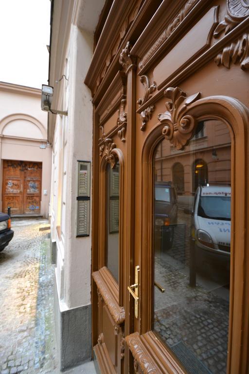 Cozy Flat By The Astronomical Clock Apartment Praha Bagian luar foto