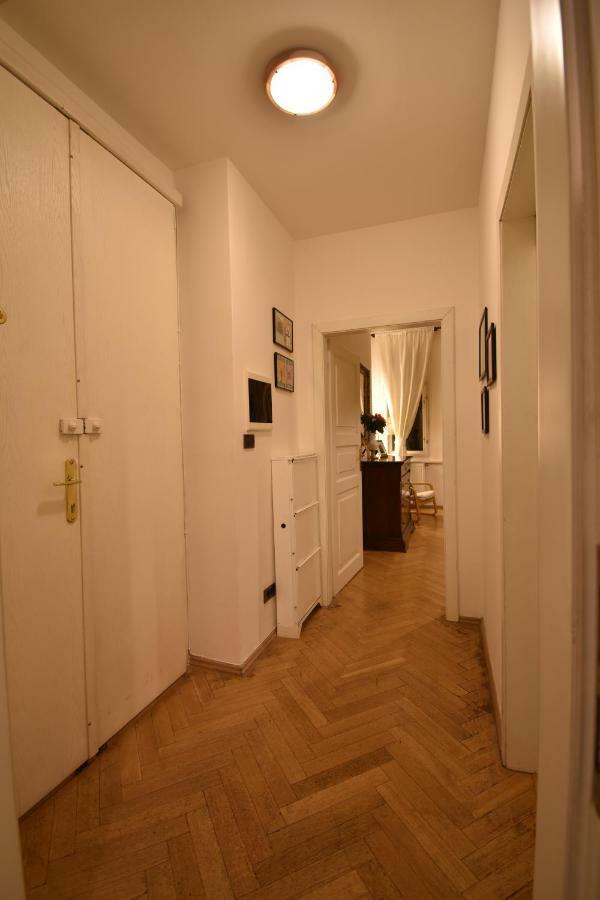 Cozy Flat By The Astronomical Clock Apartment Praha Bagian luar foto