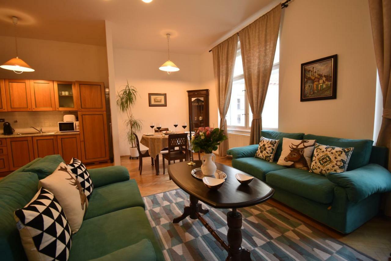 Cozy Flat By The Astronomical Clock Apartment Praha Bagian luar foto