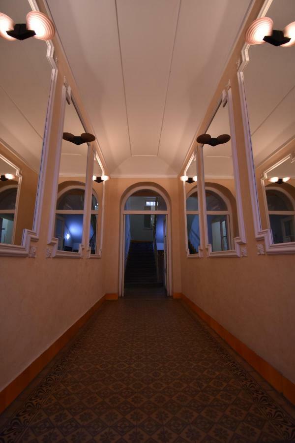 Cozy Flat By The Astronomical Clock Apartment Praha Bagian luar foto